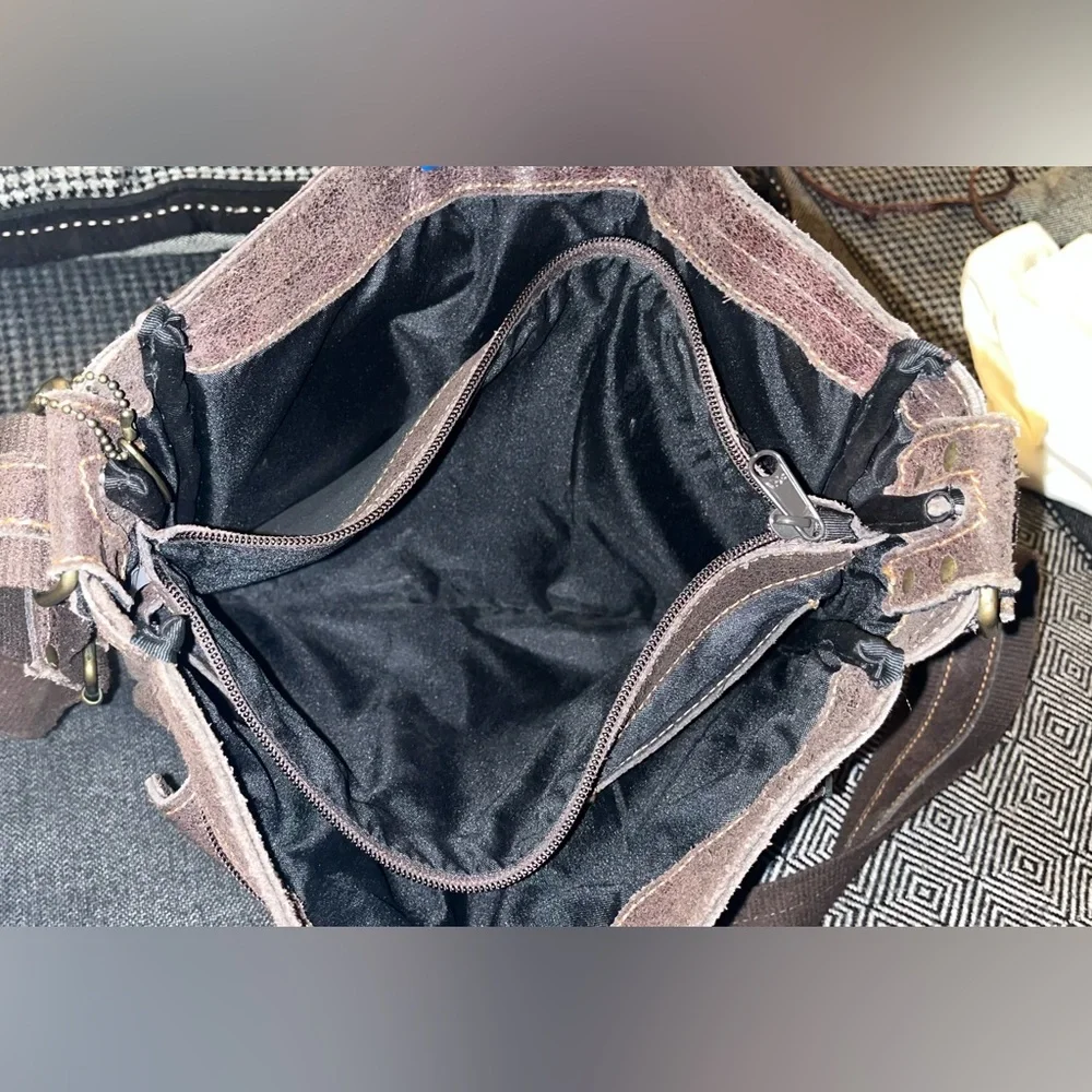🍫 GUC distressed leather / suede unisex messenger bag rows of pockets 💼 🤩 - Picture 9 of 11